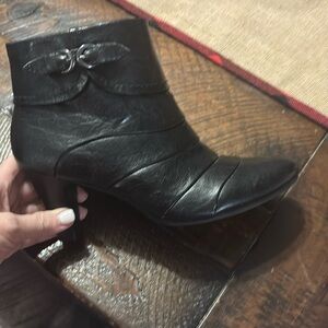 Black Life stride boots. They look brand new new.